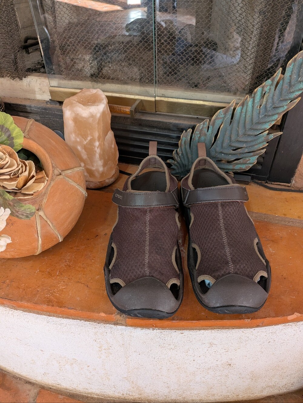 CROCS Men's Dark Brown Closed-Toe Sandal with Hook-and-Loop Strap Size 15